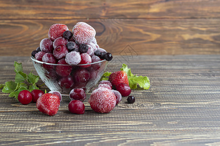 水果樱桃草莓冷冻水果 冰冻的果实混合物 包括椰子 樱桃和草莓 维他命豆子冰箱运动酒吧玉米午餐饮食纤维食物液体背景