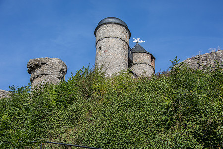 德国最好的保存城堡王朝废墟格劳中产阶级历史蓝色拱道天空爬坡石工背景图片