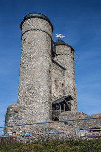 德国最好的保存城堡爬坡石工夹石防御塔拱道中产阶级格劳蓝色灰色石头背景图片