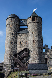 德国最好的保存城堡废墟夹石拱道爬坡石头格劳灰色防御塔王朝天空背景图片