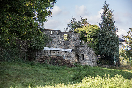 德国最好的保存城堡天空绿色石头夹石历史格劳石工王朝防御塔灰色背景图片