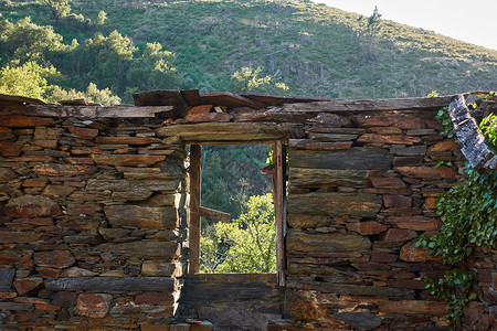 葡萄牙村的石石屋窗户细节背景图片