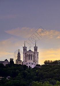 富维埃巴黎圣母院城市景观高清图片