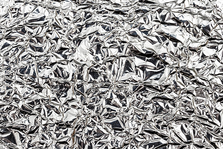被弄皱的铝制厨房箔的质地 银色抽象背景设计材料皱纹锡纸合金床单金属包装烹饪剪裁反射背景