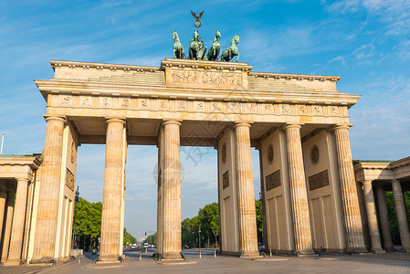 柏林勃兰登堡门太阳建筑历史性雕塑建筑学雕像纪念碑天空观光地标背景