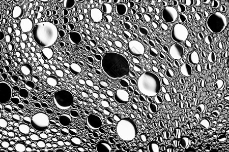 菱形透明素材黑色和白色的油滴在水面上 圆形和椭圆形 设计的抽象背景折射钻石墙纸泡沫辉光红色宏观菱形正方形气泡背景