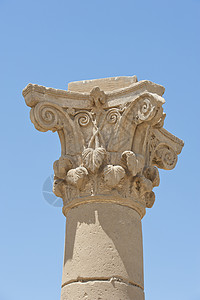 古罗马柱的顶部背景图片
