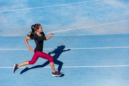 田径跑步的女性运动员赛跑者锻炼高清图片素材