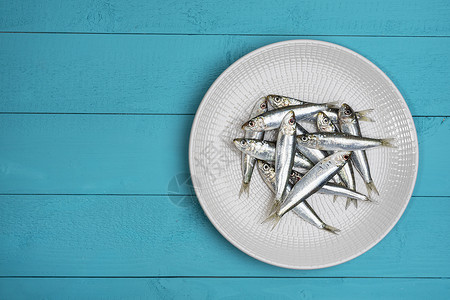 盘子上的沙丁鱼动物鲱鱼烹饪饮食小吃营养午餐海鲜钓鱼海洋健康高清图片素材