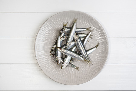盘子上的沙丁鱼烹饪饮食产品营养小吃动物海鲜钓鱼午餐白色可口高清图片素材