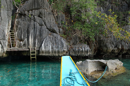 双环礁湖水 梯子和石灰岩岩形成编队岩石石灰石旅游旅行背景图片
