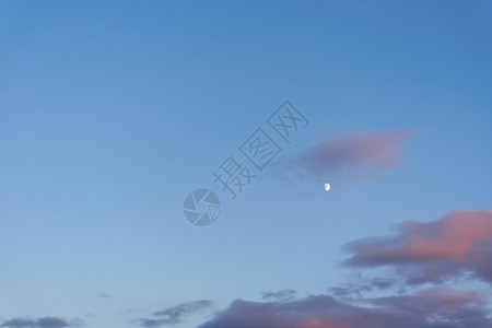 美丽的夜晚天空天气阳光月亮香草蓝色场景背景图片