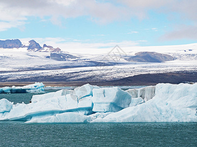 冰岛东南Jokulsarlon环礁湖冰川冰中的蓝色冰块气候旅游太阳野生动物生态冰山勘探阳光荒野冷却寒冷的高清图片素材