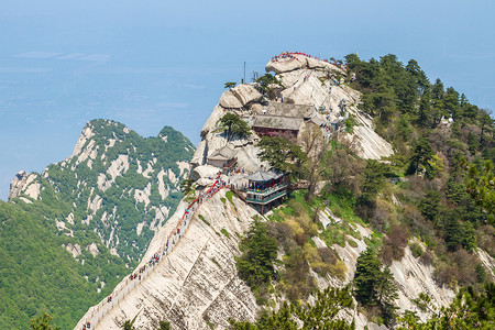 中国华山山山顶峰寺庙天空楼梯国家旅行公园树木背景图片