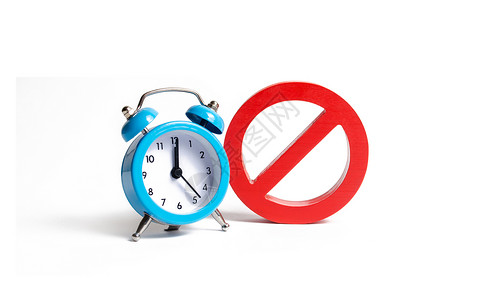 孤立的背景上没有标志和蓝色时钟 在某些时间不可用 临时限制和禁止 限制制裁 严格管控 停止年度手表转让背景图片