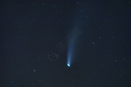 彗星在星座Ursa少校的星座下经过时 其新风小行星蓝色银河系科学乳白色摄影星空星云天文天文学背景图片