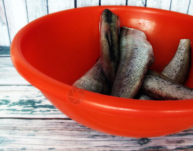 鱼盘鱼食物烘烤鱼类食品菜肴背景图片