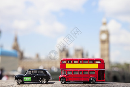 英伦双层巴士背景中的公共交通雕像立法乘用车出租车交通工具车辆英语巴士历史大楼运输背景