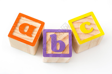 a b和c字母的木制立方体背景图片