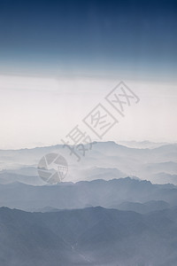 大山的空中景象背景图片