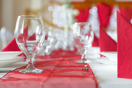 大型餐厅 配有桌子银器桌布餐巾环境婚礼餐饮刀具餐具仪式咖啡店背景图片