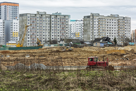 在拆除工地建造一个新的微型区 建新小区高清图片