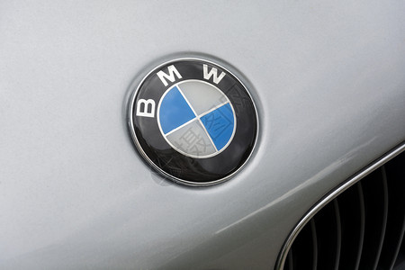 宝马标志德国汽车公司BMW的标志 挂在T的帽子上背景