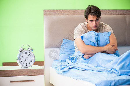 人睡眠有问题苏醒午睡男人唤醒时间恶梦工作疾病压力说谎醒来高清图片素材