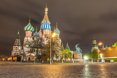 莫斯科春天圣巴希尔大教堂和米宁和波扎尔斯基的纪念碑 晚上在红广场 俄罗斯莫斯科背景