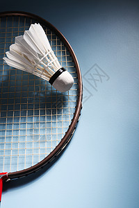羽毛球体育运动球拍器材背景摄影羽毛彩色影棚背景图片