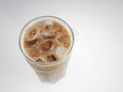 含冰的奶茶白色玻璃茶点奶油餐厅饮料美食奶油状饮食冰块背景图片