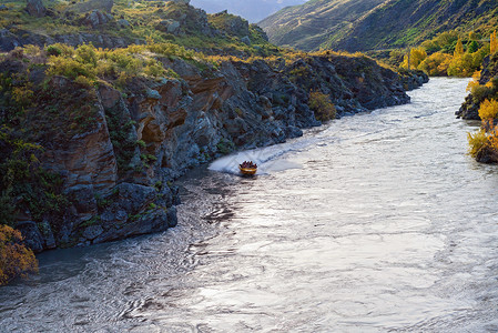 Kawarau河喷气艇地区乐趣金子喷射悬崖森林肾上腺素骑术快感矿业背景图片