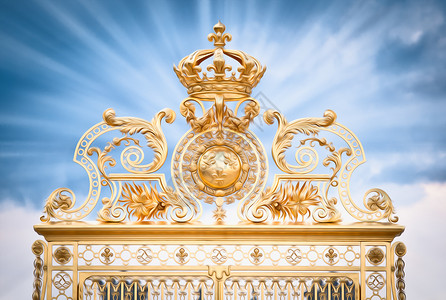 一天门入口巴黎 法国 欧洲的金色之门金属天空艺术栅栏地标历史旅行游客金子历史性背景