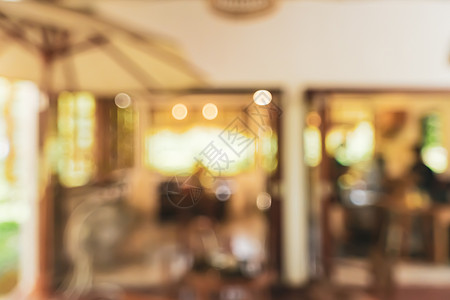 与顾客一起喝的咖啡和健怡咖啡男人餐厅零售购物店铺椅子木头购物中心窗户咖啡店背景图片