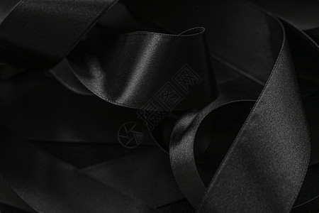 黑丝带作为背景 抽象和奢侈品牌设计黑与白黑色丝带奢华皮革工作室阴影桌面反射曲线背景图片
