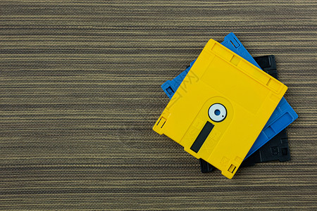磁盘系统老旧技术图像顶部视图软盘光盘记忆收藏电脑互联网数据服务器驾驶等距贮存背景图片