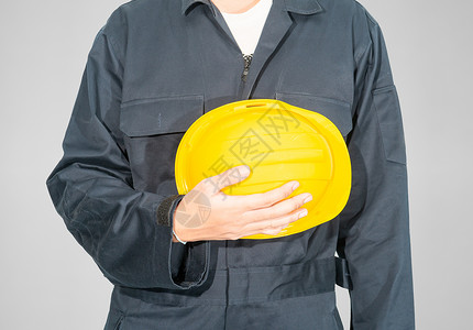 站在蓝色封面内站着的贴近工作员技术员建筑师制服工作服手臂工作员工检查员安全塑料背景图片