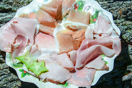 三文鱼可颂品尝天然美食高清图片