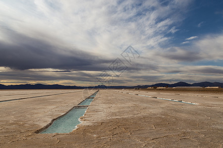 阿根廷大萨利纳斯矿物吸引力地标旅游水池治疗盐水拉丁反射岩石干燥高清图片素材