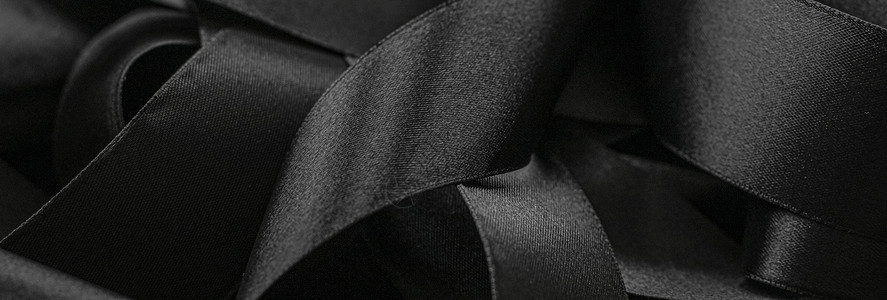 黑丝带作为背景 抽象和奢侈品牌设计桌面黑与白奢华曲线阴影丝带黑色皮革反射工作室背景图片