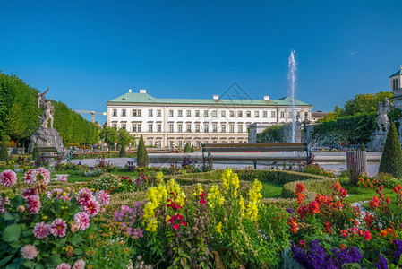 奥地利萨尔茨堡米拉贝尔花园公园花园绿色蓝天历史性背景图片