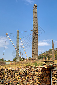 埃塞俄比亚阿克苏姆市古代方尖碑世界王国蓝色旅行遗产历史性古董国家艺术巨石背景图片