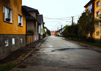 城市中荒无人烟的悲惨街道图片素材