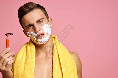 纯皮肤粉色底底皮 复制空间卫生身体温泉剃须治疗浴室微笑成人男人护理背景图片