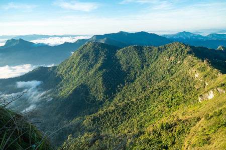 日出与雾海在普吉爱山上阳光旅行薄雾爬坡晴天天空环境背景图片