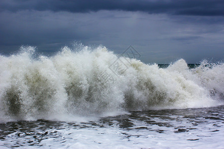 运动风暴格鲁吉亚黑海的暴风 海浪和风浪灰色危险墙纸运动碰撞戏剧性力量暴风雨蓝色海景背景