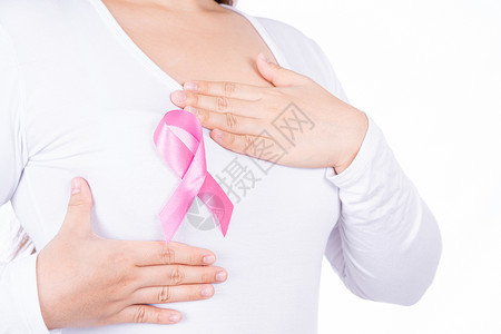女性胸部上的乳腺癌意识丝带和在白色背景下隔离的自我检查 广告概念的医疗 保健组织丝绸生活疾病手术外科检查化疗癌症药品背景图片