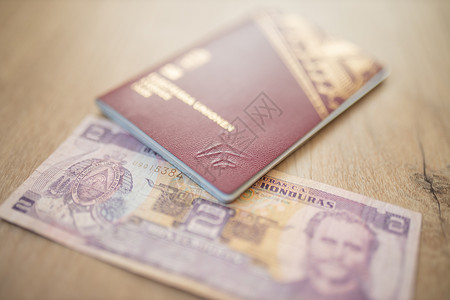 瑞典护照 内含两份洪都拉斯Lempiras法案账单世界鉴别签证卡片蓝色货币身份国籍联盟国家的高清图片素材
