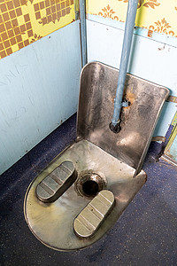 印度列车上的厕所高清图片
