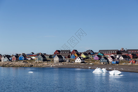 冰山建筑格陵兰的多彩房屋建筑学冰山吸引力小屋旅行村庄房子城市海岸游客背景